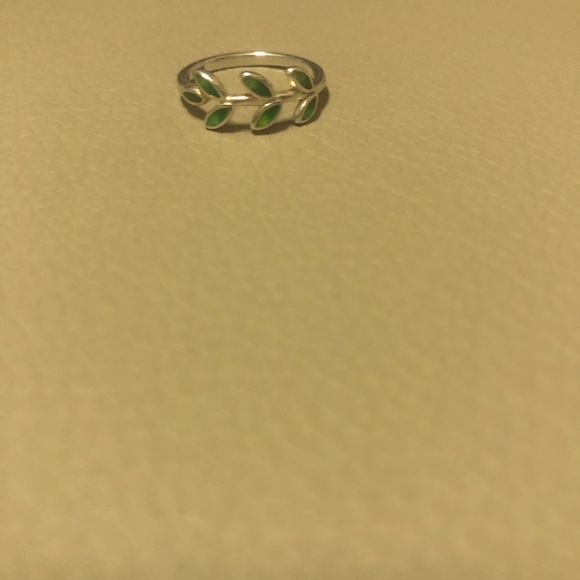 Silver ring with green leaves shapes. Like new. - Picture 2 of 5